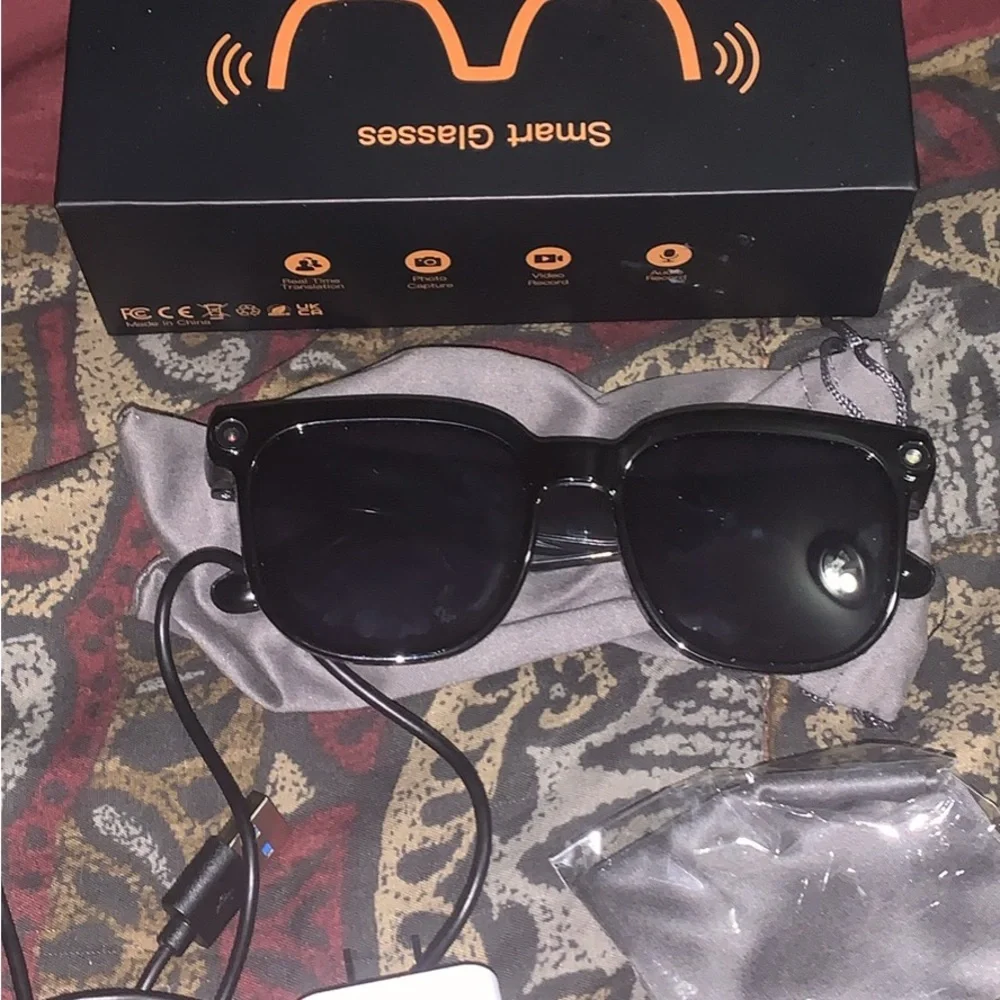 Bose M02S Smart Glasses with Black Lenses